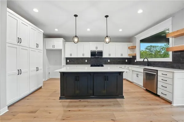 $674,900 | 10504 North Mulberry Street, Kansas City, MO 64155