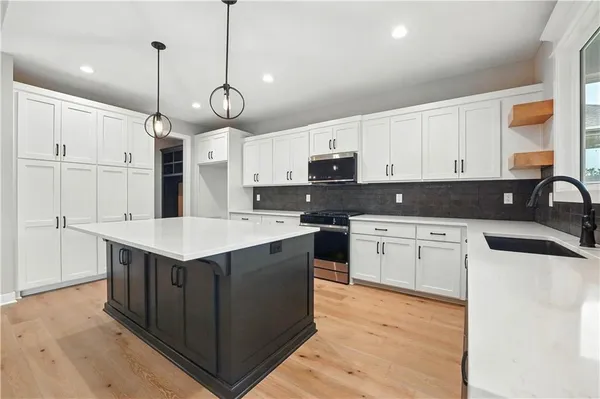 $674,900 | 10504 North Mulberry Street, Kansas City, MO 64155