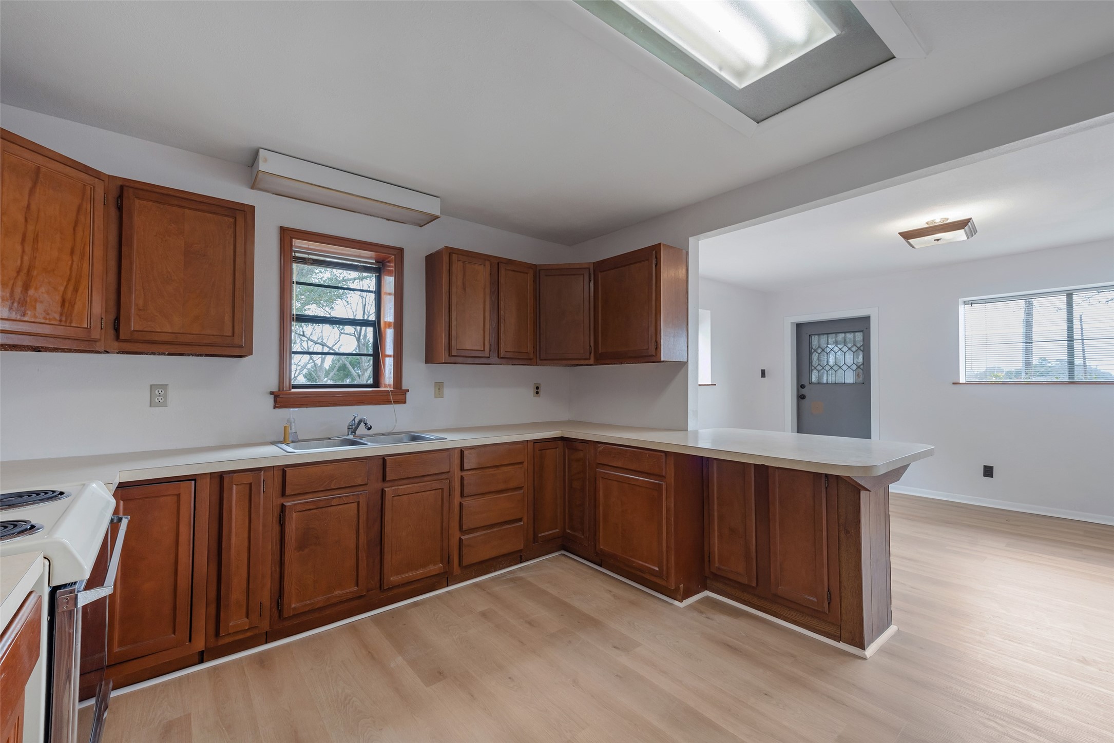 9811 Miner Road Highlands, TX 77562 - Photo 39 of 50 Apartment Kitchen