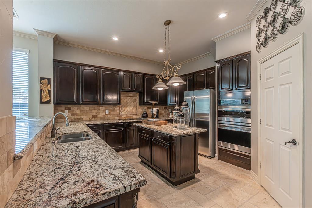 3240 Paddock Circle Flower Mound, TX 75022 - Photo 13 of 38 Kitchen