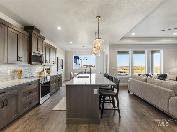 $699,900 | 375 South Strut Way, Boise, ID 83716