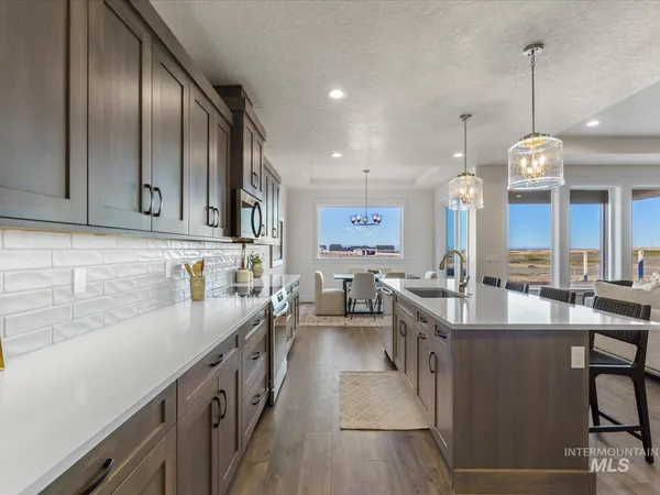 $699,900 | 375 South Strut Way, Boise, ID 83716