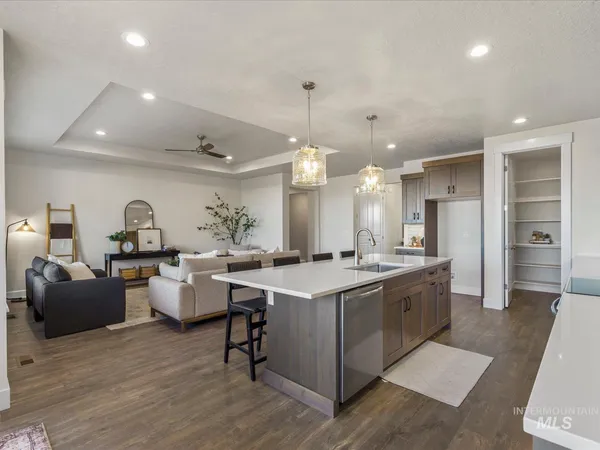 $699,900 | 375 South Strut Way, Boise, ID 83716
