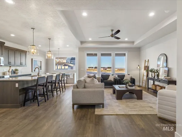 $699,900 | 375 South Strut Way, Boise, ID 83716