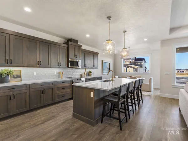 $699,900 | 375 South Strut Way, Boise, ID 83716