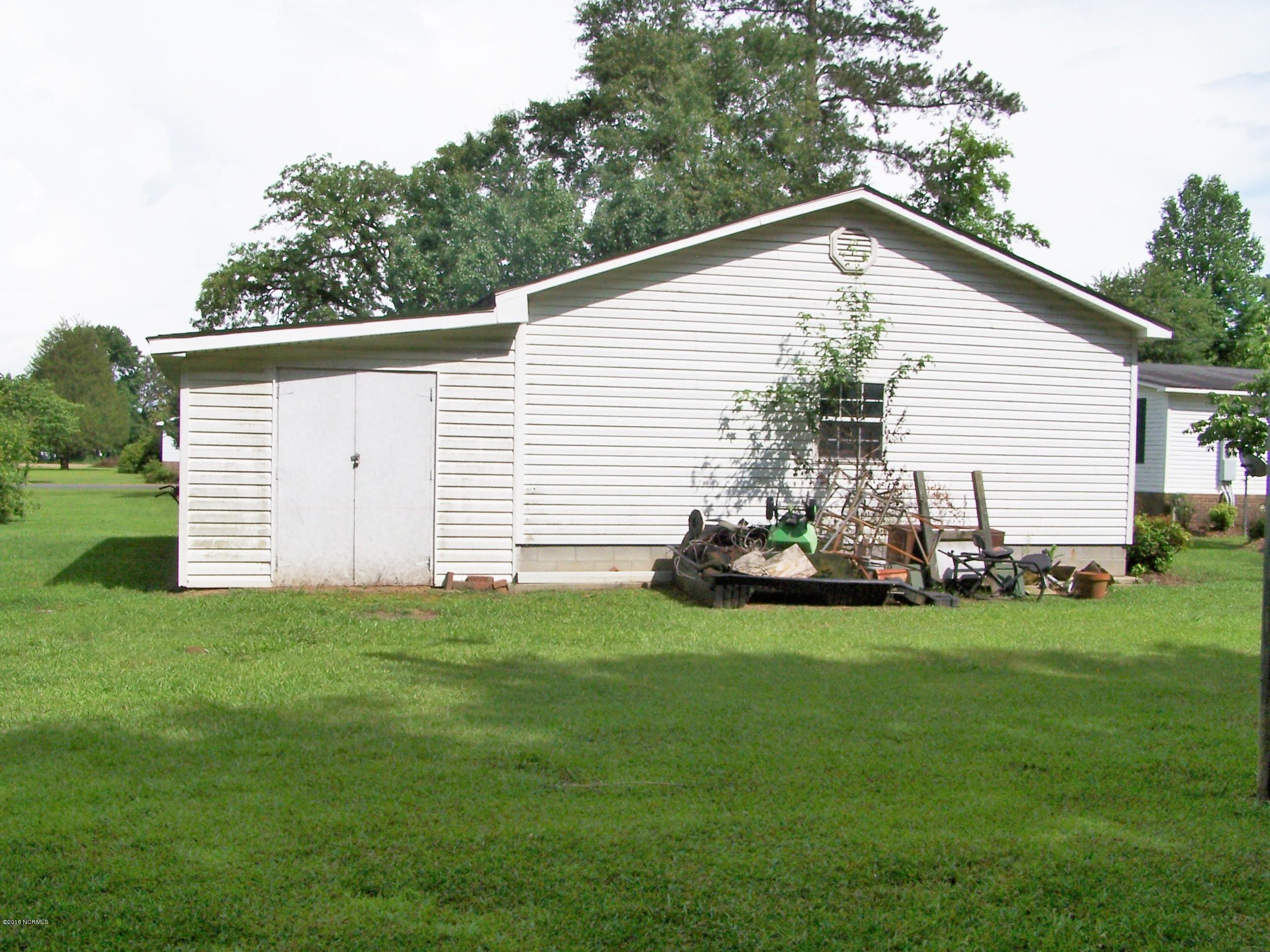 1041 Cecil-Odie Road Clinton, NC 28328 - Photo 7 of 25 100_5561