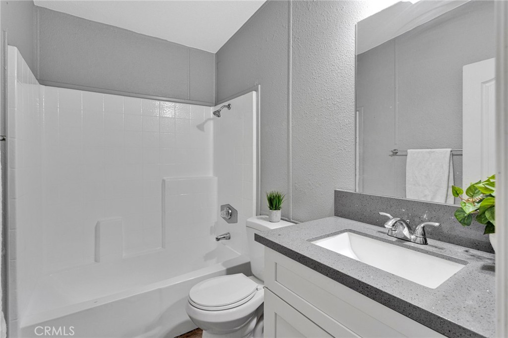 8074 Mira Mar Road Phelan, CA 92371 - Photo 20 of 49 Bath 1