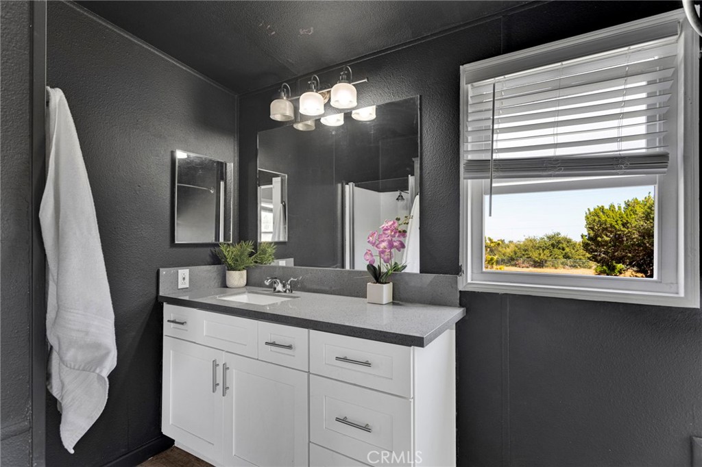 8074 Mira Mar Road Phelan, CA 92371 - Photo 30 of 49 Master Bathroom
