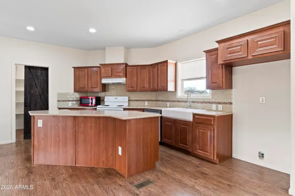 $588,000 | 39624 North Central Avenue, Phoenix, AZ 85086