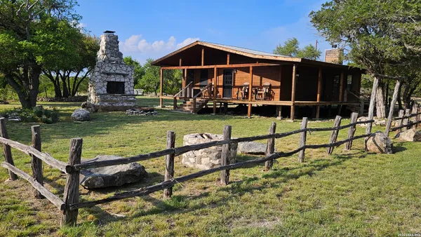 $1,150,000 | 11695 County Road 350, Barksdale, TX 78828