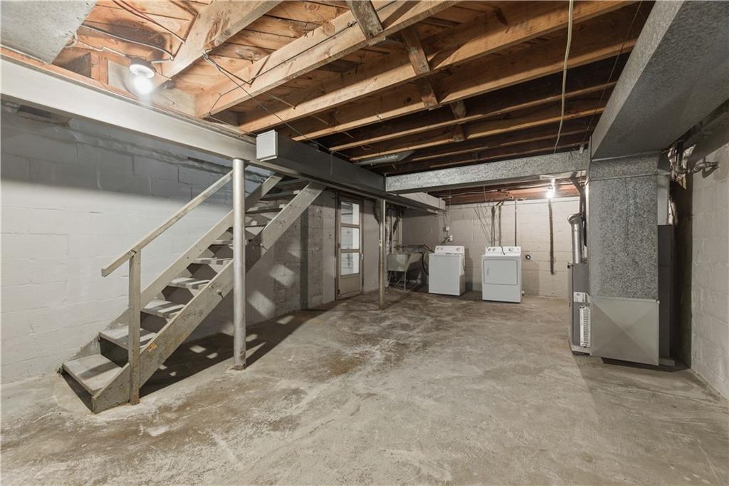 614 Ridgemont Drive Pittsburgh, PA 15220 - Photo 17 of 26 a view of an empty room with white walls