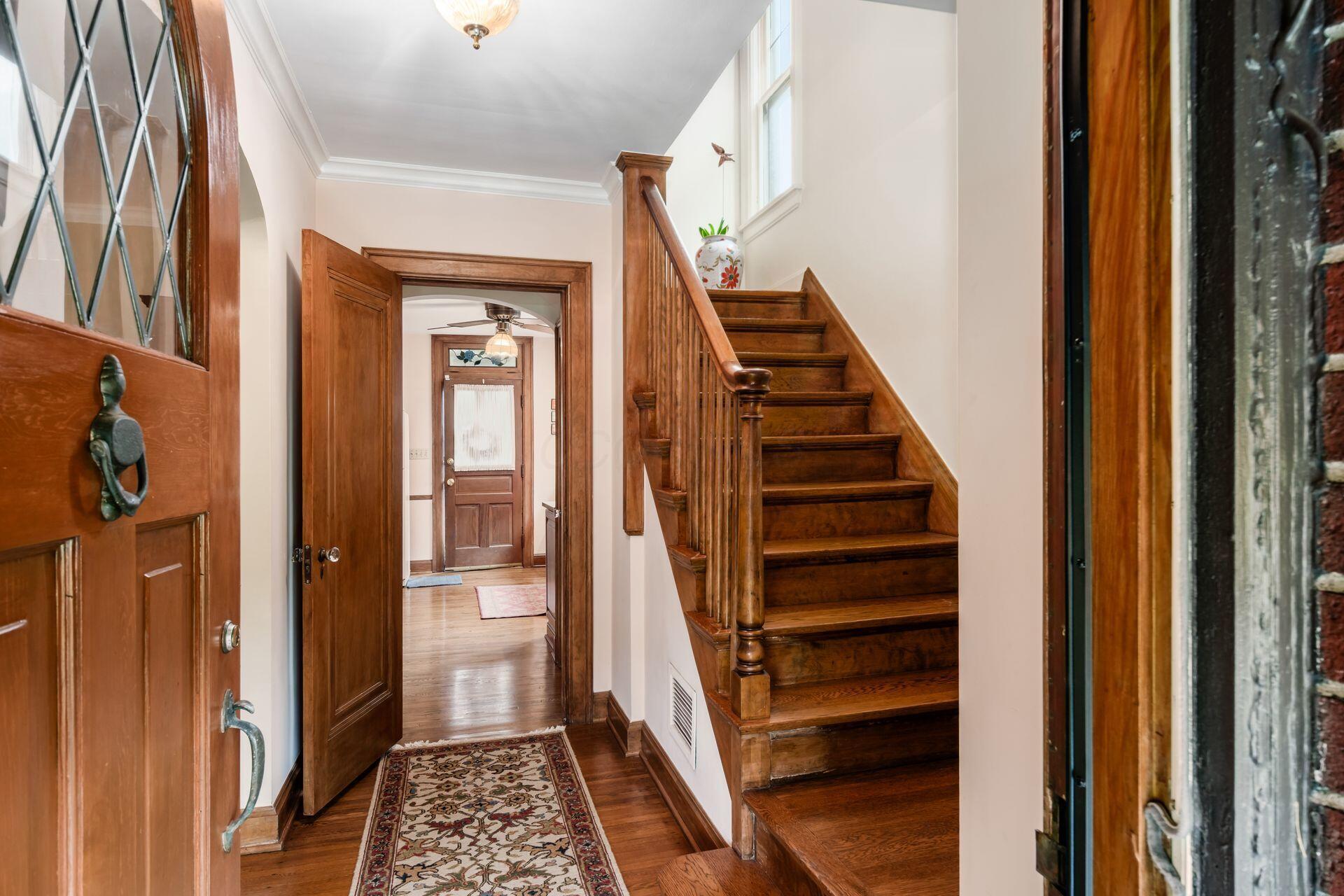 228 South Ardmore Road Columbus, OH 43209 - Photo 5 of 61 Foyer