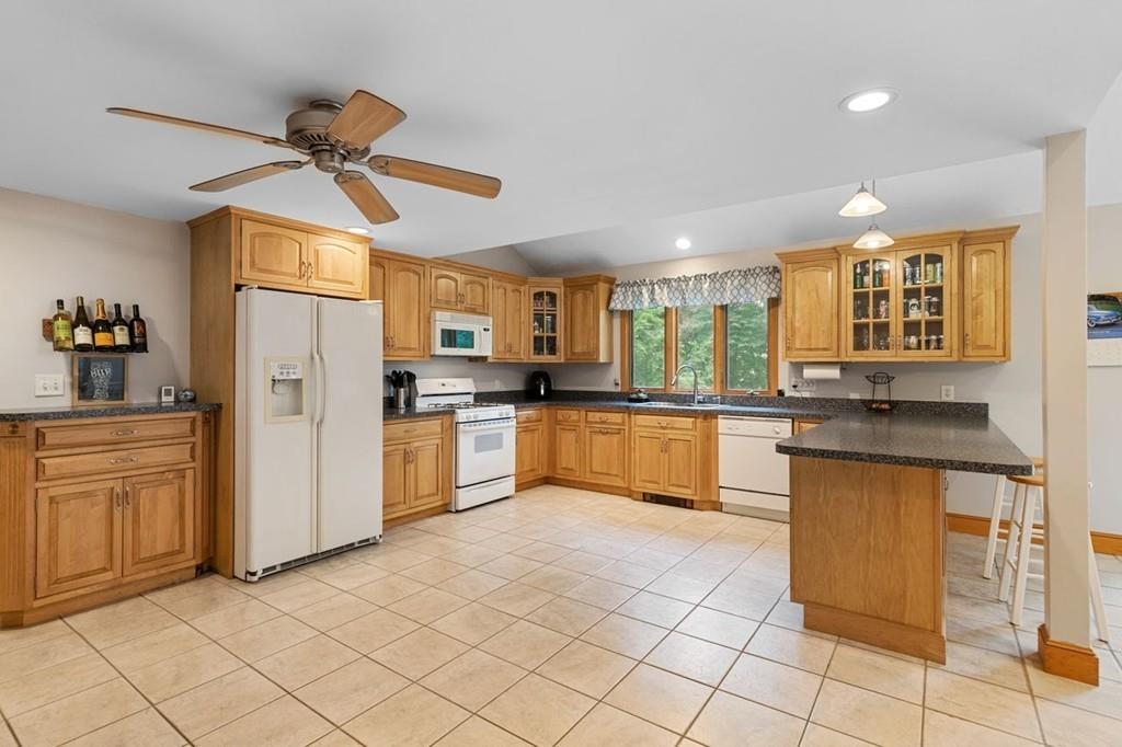 155 Andover Road Billerica, MA 01821 - Photo 4 of 26