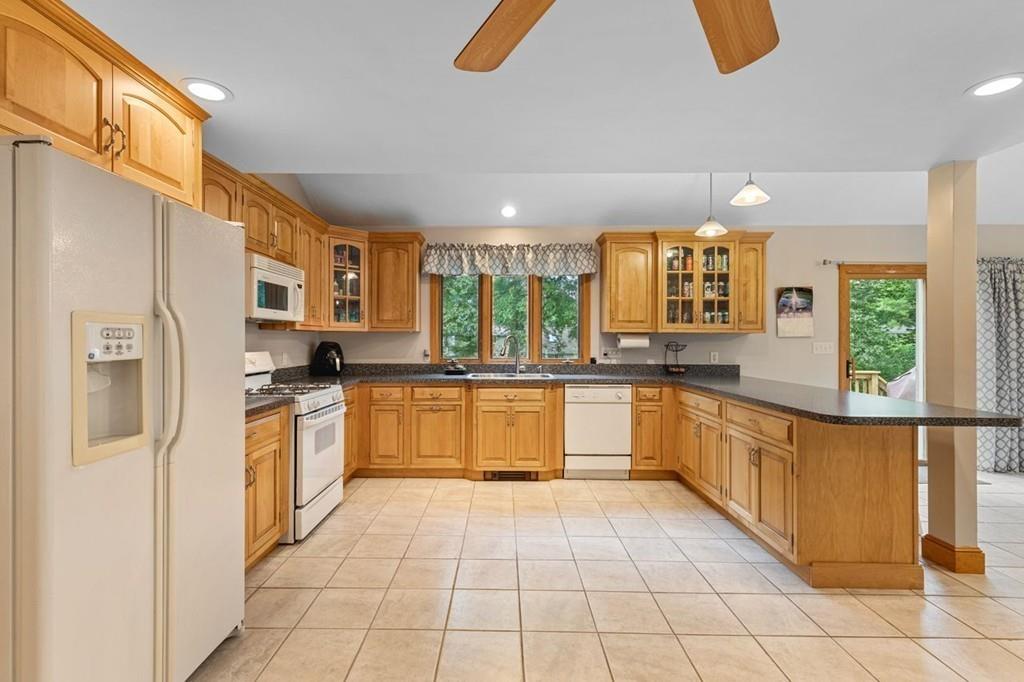 155 Andover Road Billerica, MA 01821 - Photo 5 of 26