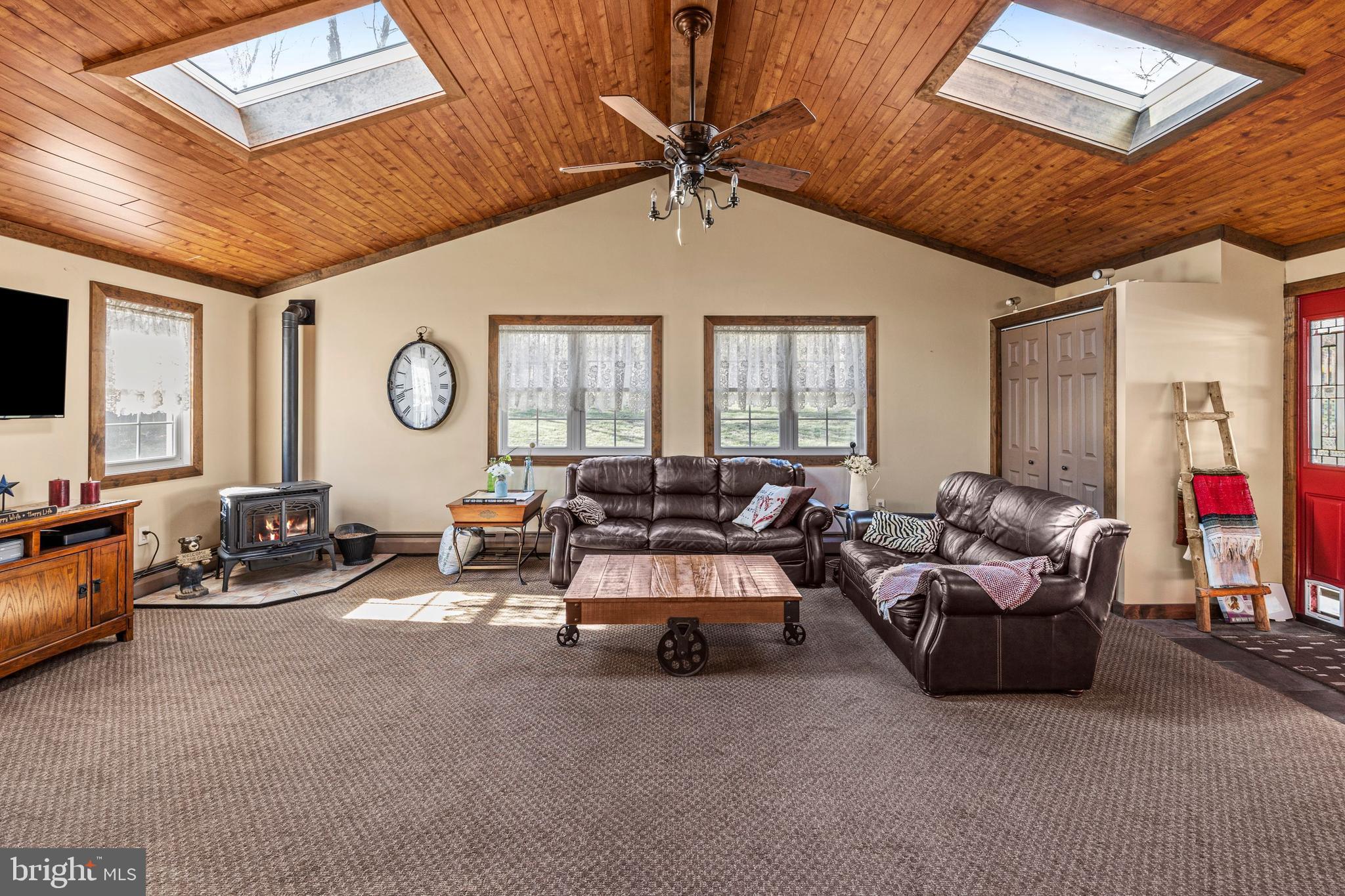 115 Hedge Road Levittown, PA 19056 - Photo 14 of 29 Gallery Image 14