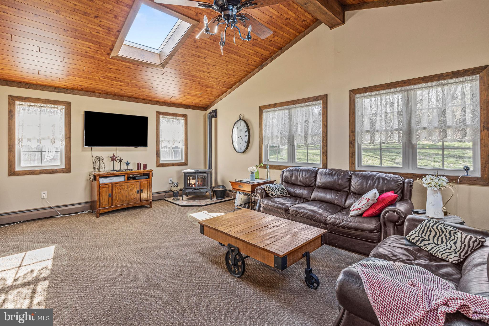 115 Hedge Road Levittown, PA 19056 - Photo 15 of 29 Gallery Image 15