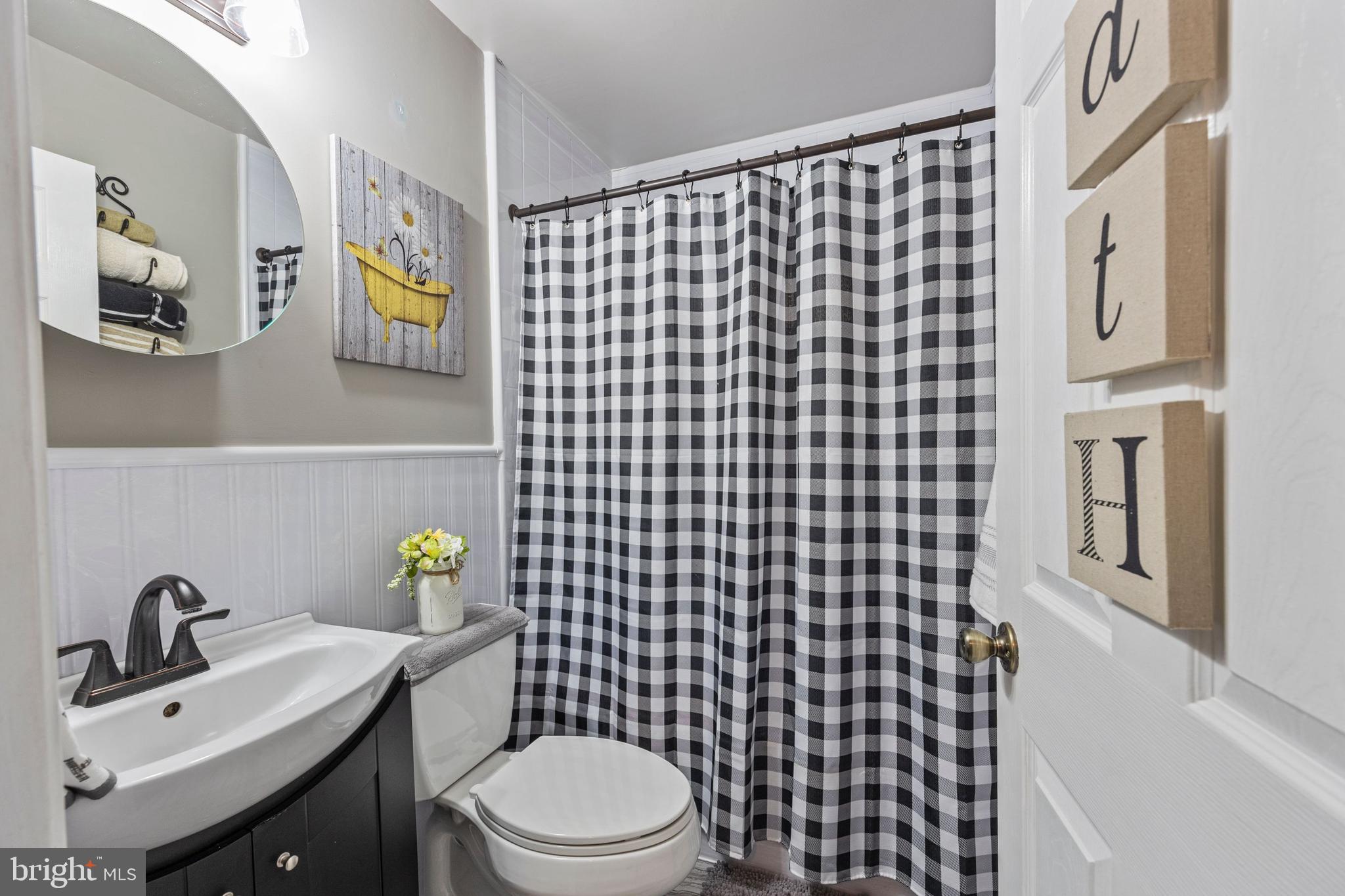 115 Hedge Road Levittown, PA 19056 - Photo 19 of 29 Gallery Image 19