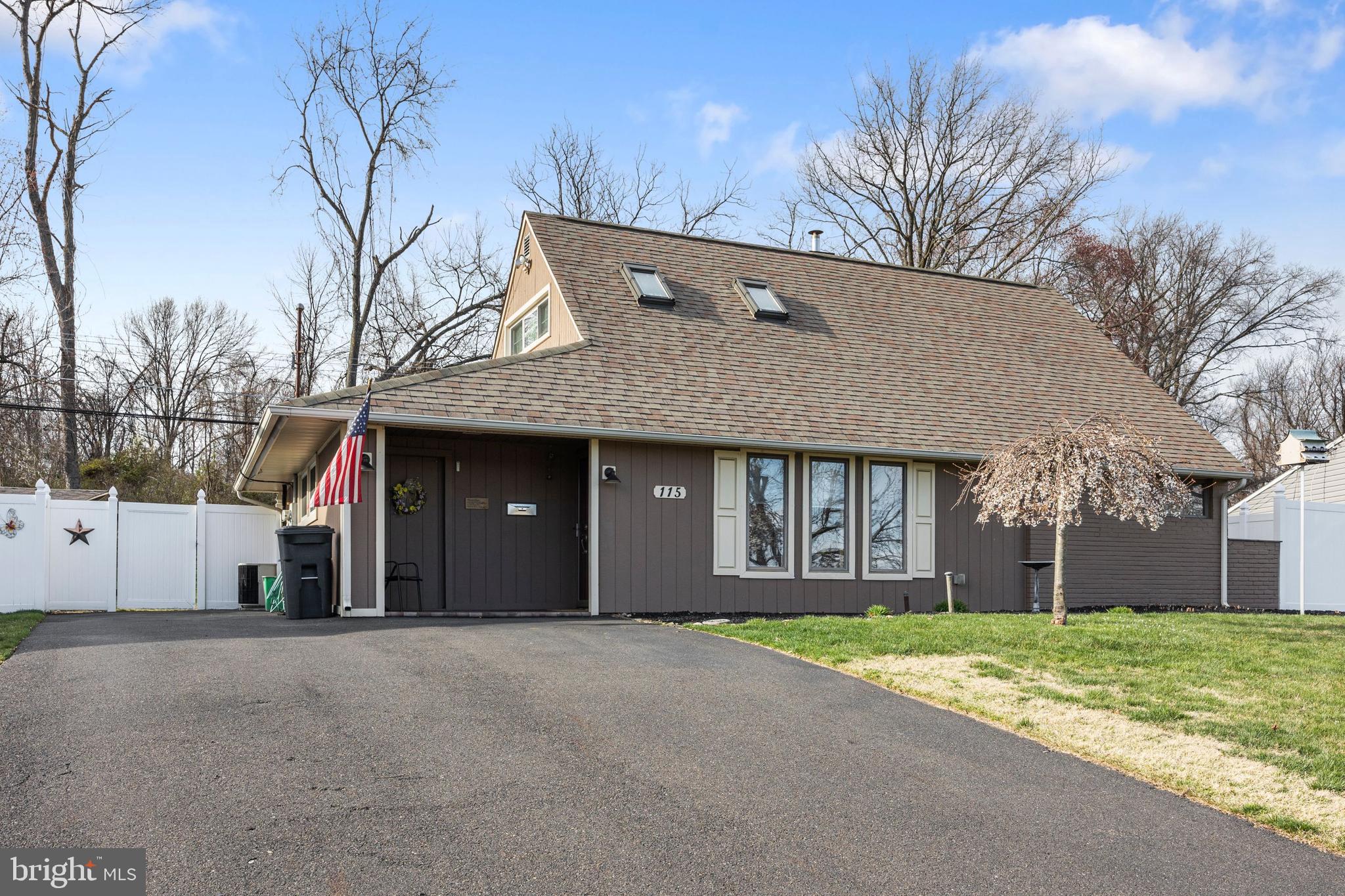 115 Hedge Road Levittown, PA 19056 - Photo 2 of 29 Gallery Image 2