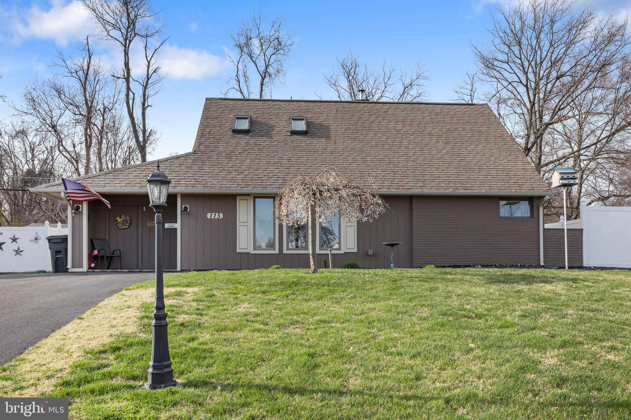 115 Hedge Road Levittown, PA 19056 - Photo 3 of 29 Gallery Image 3