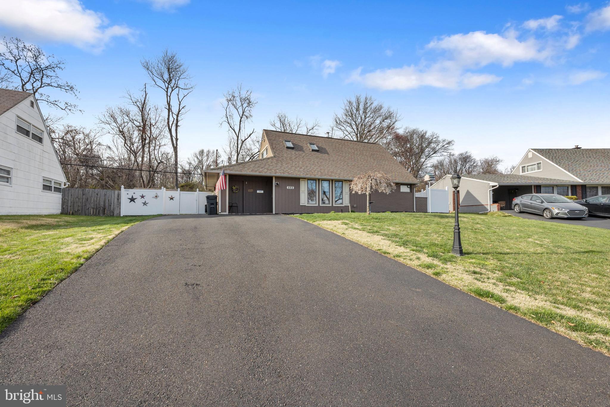 115 Hedge Road Levittown, PA 19056 - Photo 4 of 29 Gallery Image 4