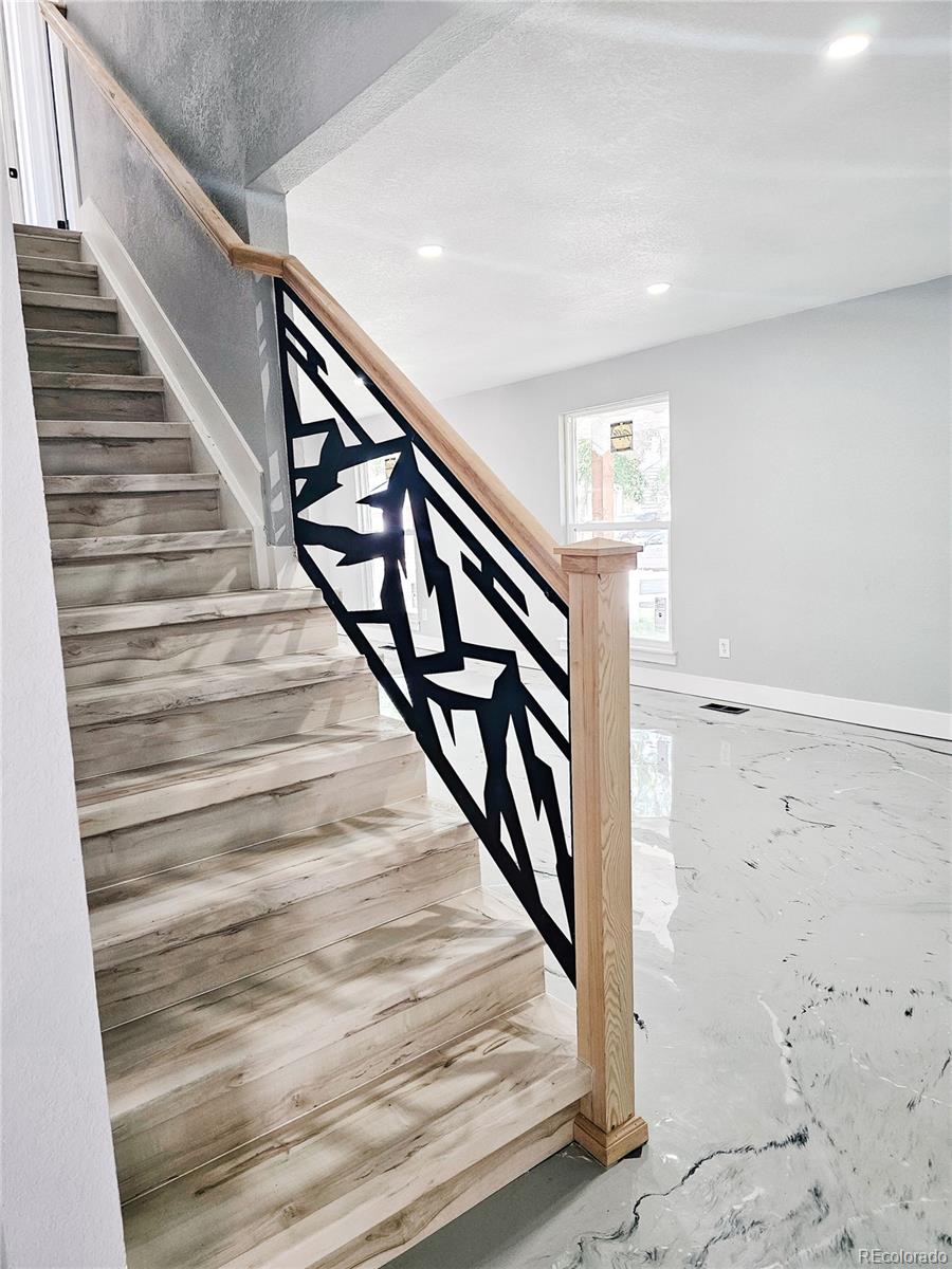 4716 Freeport Way Denver, CO 80239 - Photo 6 of 29 a view of entryway