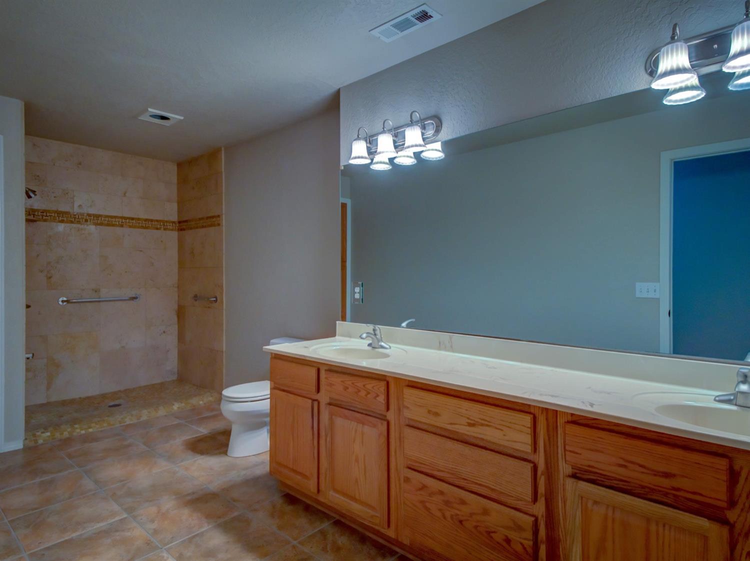 1535 Ridge Way Medford, OR 97504 - Photo 17 of 23 Second bath.
