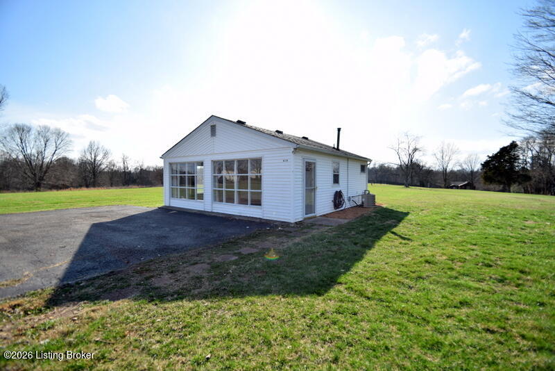 8110 Cooper Chapel Road Louisville, KY 40229 - Photo 6 of 31 DSC_0861