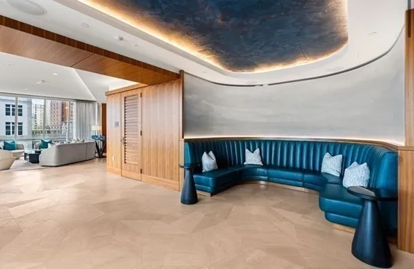 a view of an entryway with a livingroom