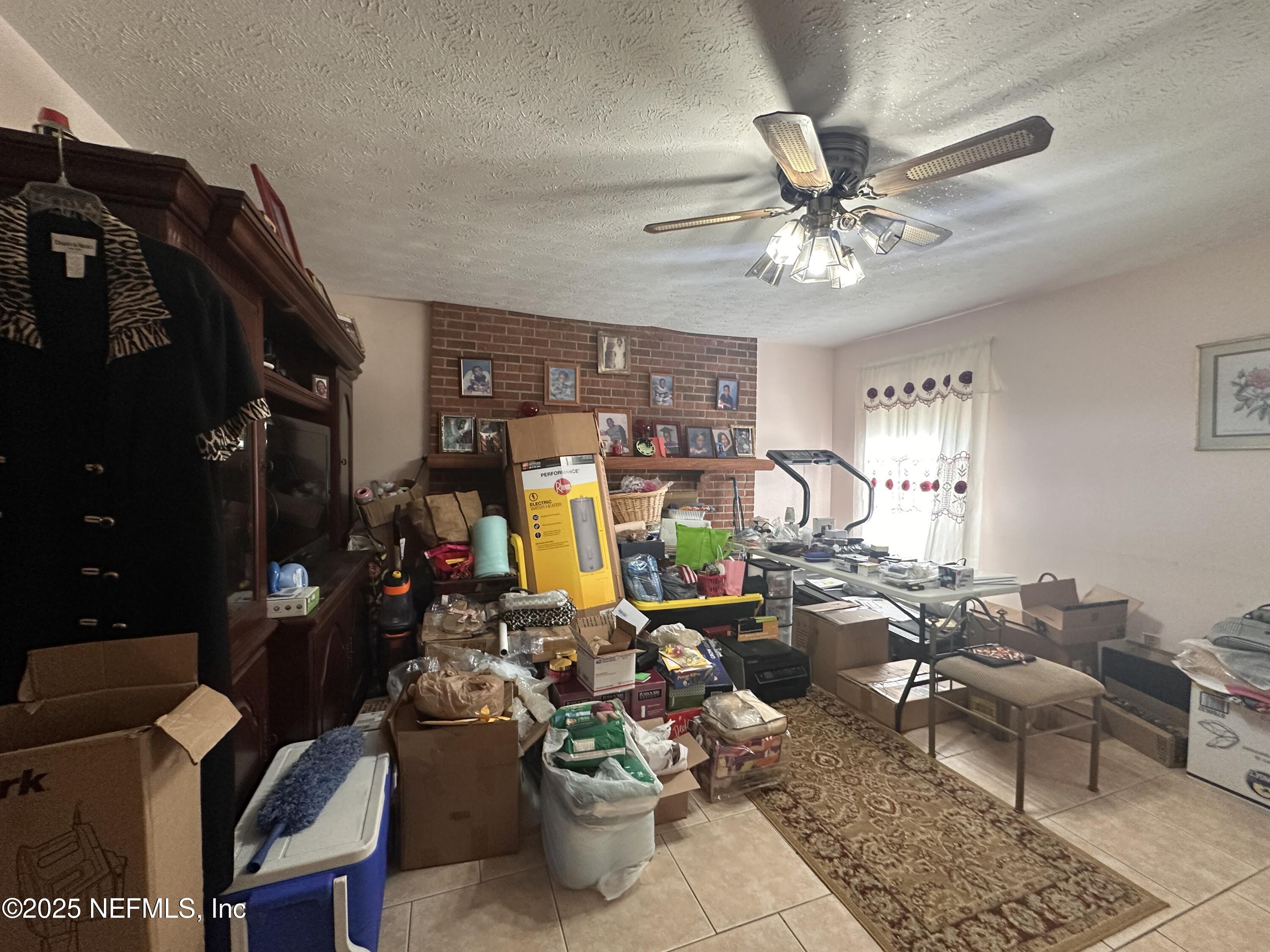 9181 Ribault Avenue Jacksonville, FL 32208 - Photo 13 of 25 Family Room/Fireplace