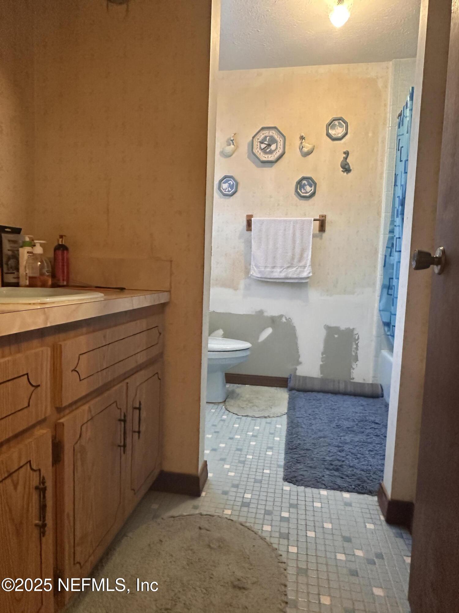 9181 Ribault Avenue Jacksonville, FL 32208 - Photo 18 of 25 Guest Bath