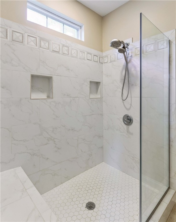 420 Holly Street St. Simons Island, GA 31522 - Photo 14 of 26 MASTER BATH