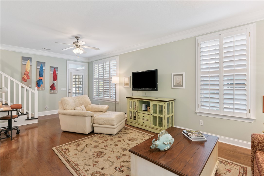 420 Holly Street St. Simons Island, GA 31522 - Photo 17 of 26 LIVING ROOM
