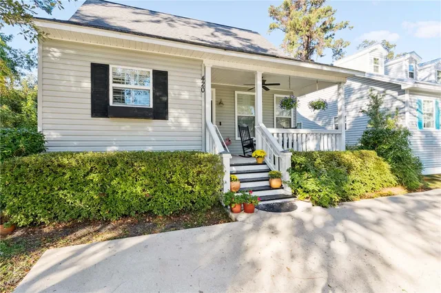 $559,900 | 420 Holly Street, St. Simons Island, GA 31522