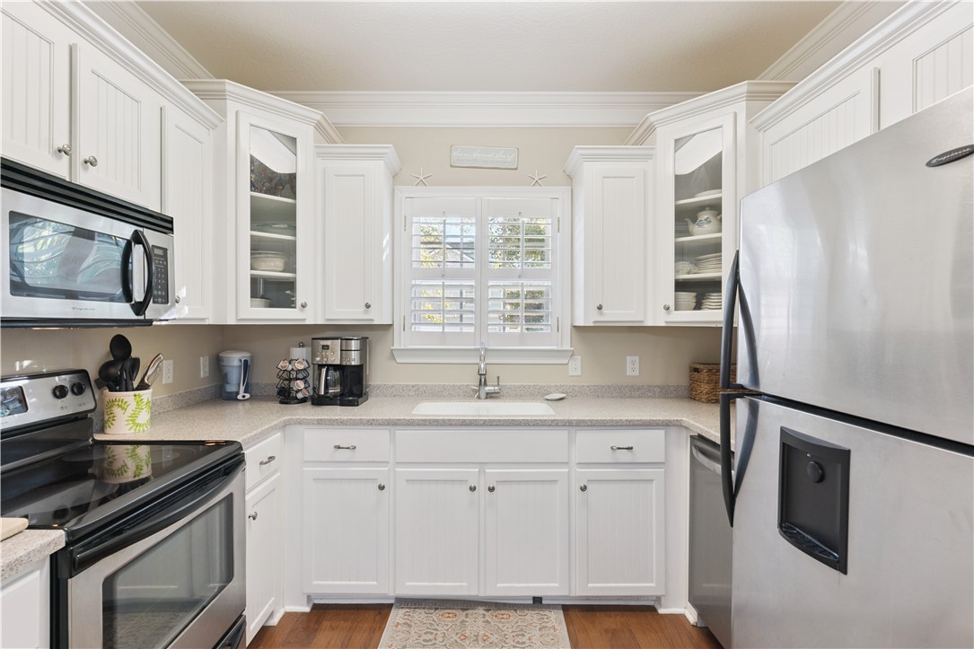 420 Holly Street St. Simons Island, GA 31522 - Photo 8 of 26 KITCHEN