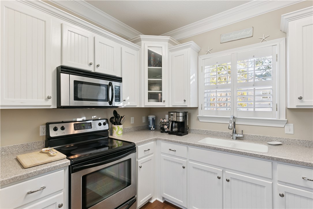 420 Holly Street St. Simons Island, GA 31522 - Photo 9 of 26 KITCHEN