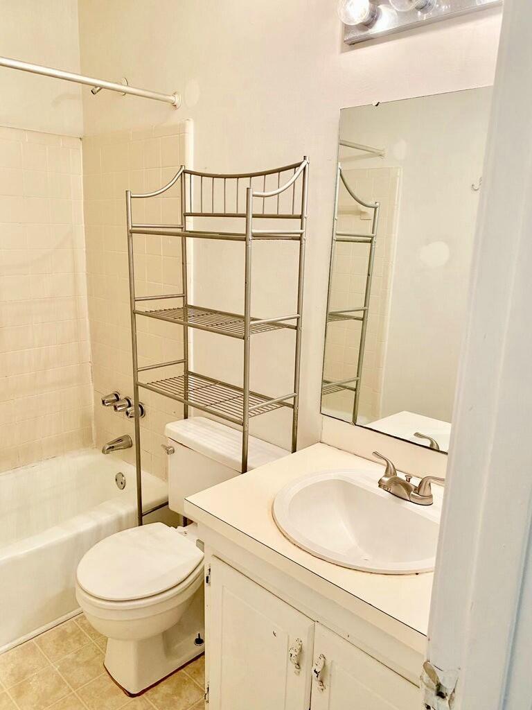 907 Royal Tern Lane, Unit D Mount Pleasant, SC 29464 - Photo 18 of 21 tempImage9Bxbxn