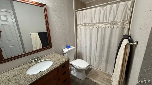 $114,900 | 3109 Broken Oak Drive, Unit D, Oakville, MO 63129