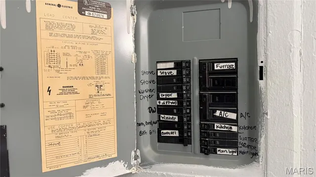 $114,900 | 3109 Broken Oak Drive, Unit D, Oakville, MO 63129