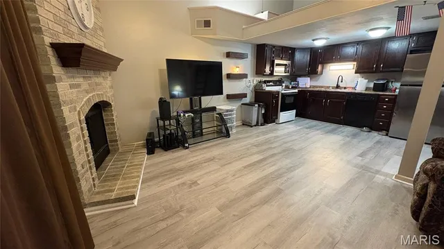 $114,900 | 3109 Broken Oak Drive, Unit D, Oakville, MO 63129