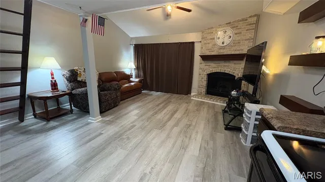 $114,900 | 3109 Broken Oak Drive, Unit D, Oakville, MO 63129