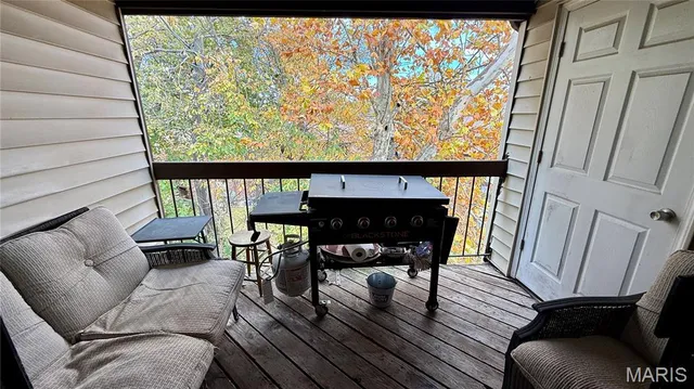 $114,900 | 3109 Broken Oak Drive, Unit D, Oakville, MO 63129