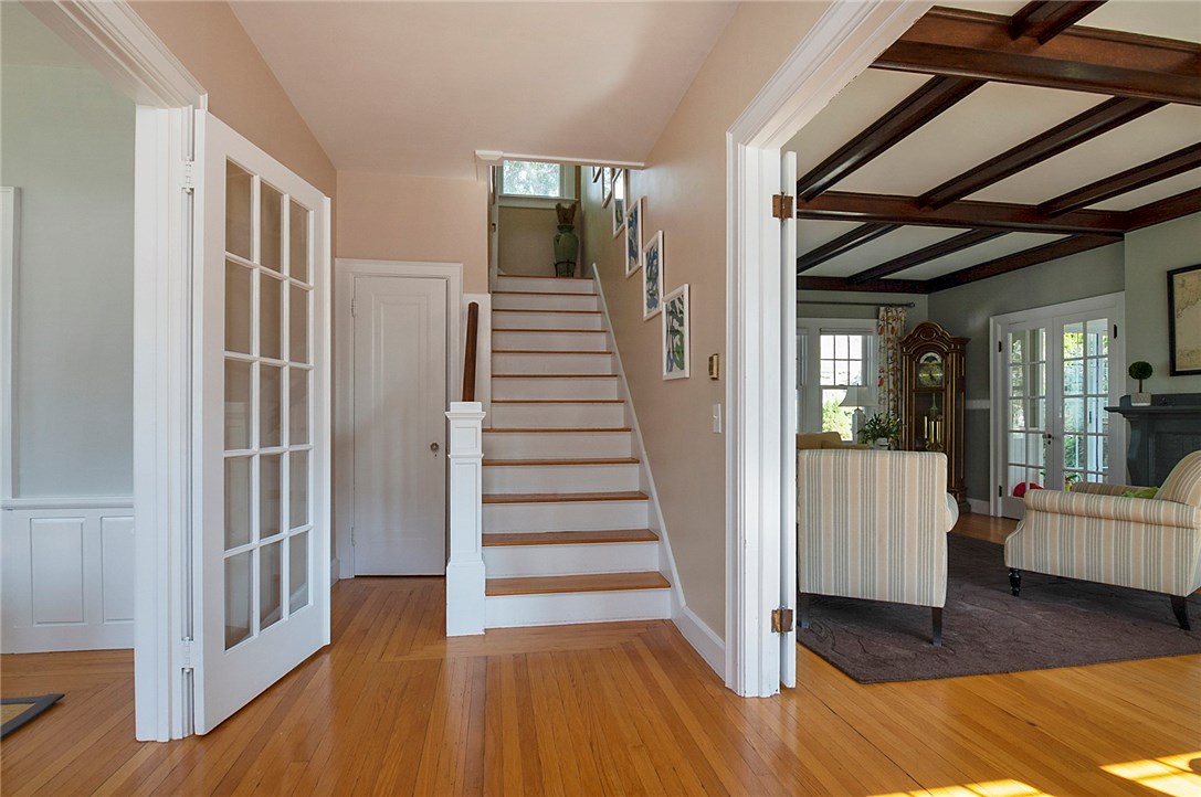 29 Spruce Street Westerly, RI 02891 - Photo 3 of 23 Entry Way