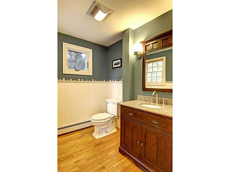 7 Riverside Drive Barrington, RI 02806 - Photo 15 of 25 Bathroom.