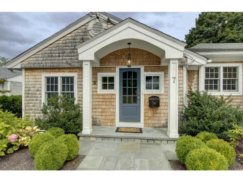 7 Riverside Drive Barrington, RI 02806 - Photo 2 of 25 Exterior Front.