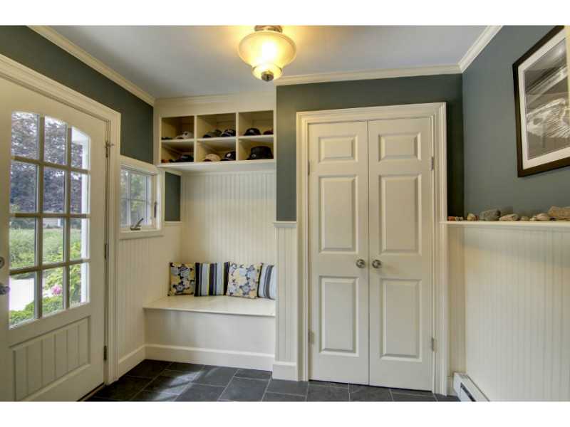 7 Riverside Drive Barrington, RI 02806 - Photo 3 of 25 Entry.