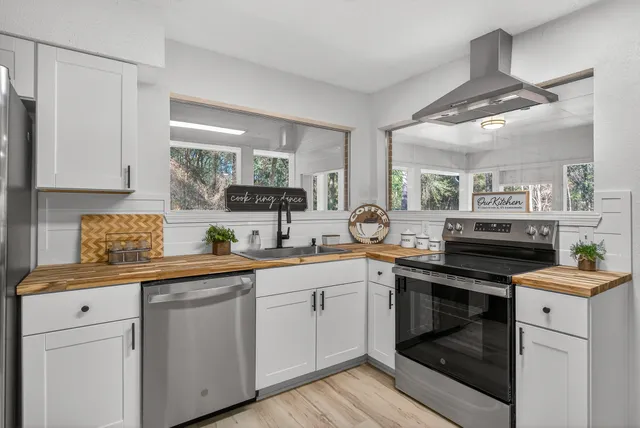 $469,900 | 4297 Edge Perry Road, Crestview, FL 32539