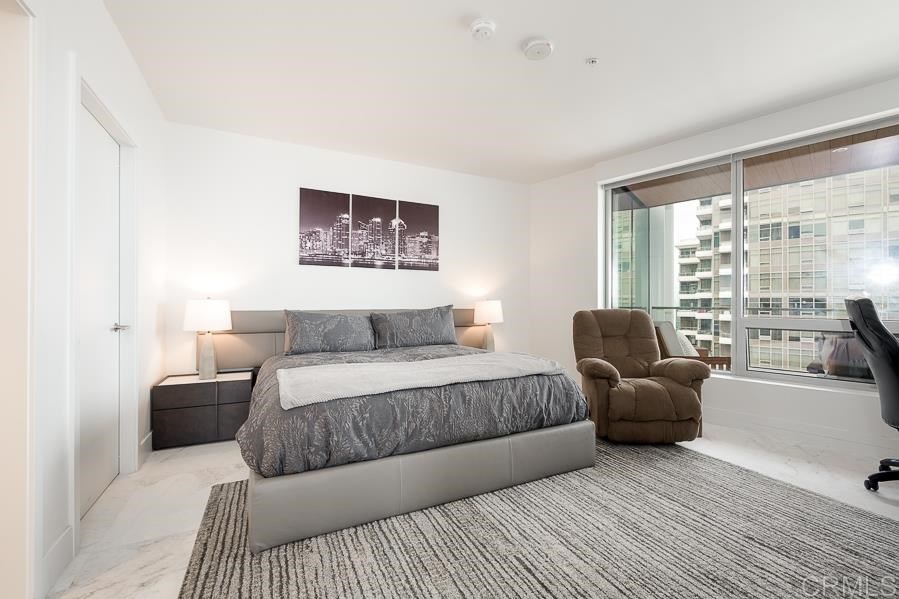 888 West E Street San Diego, CA 92101 - Photo 25 of 30 a living room with a couch and a large window