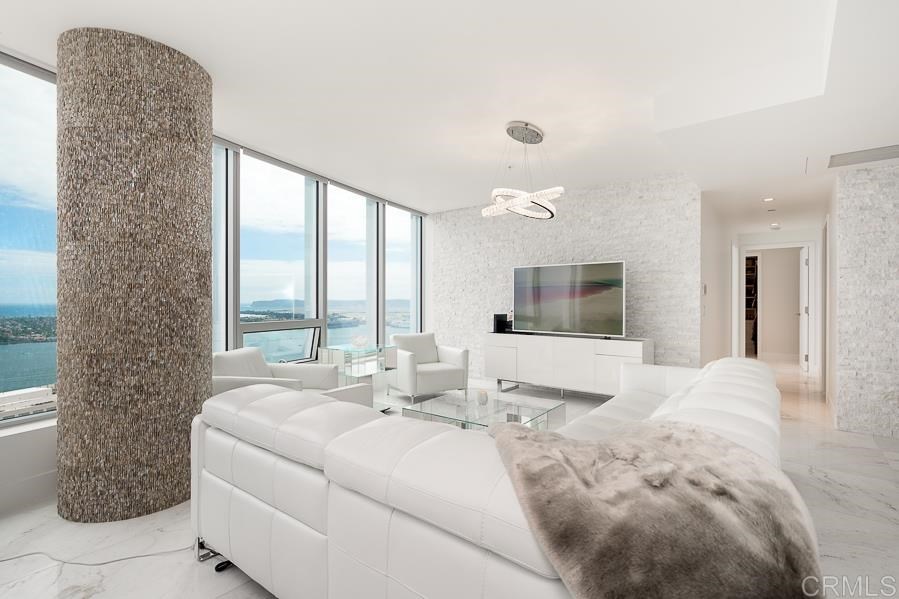 888 West E Street San Diego, CA 92101 - Photo 9 of 30 a large bedroom with a bed and large window