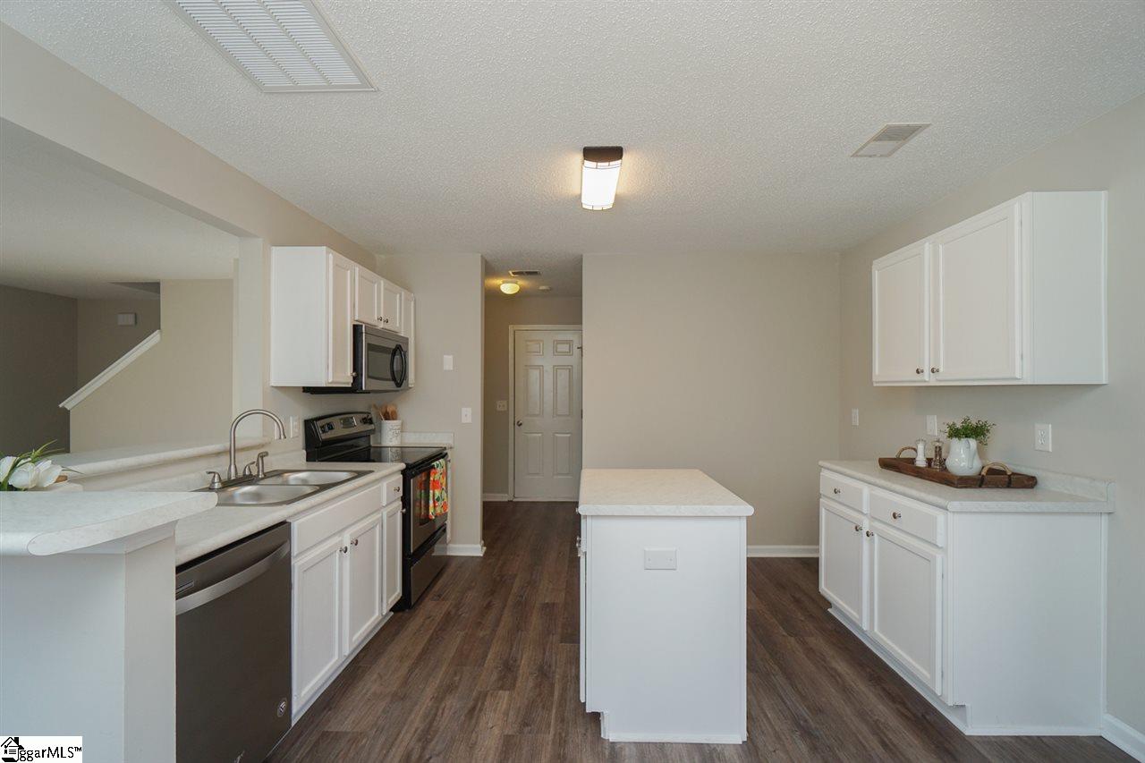 203 Hampton Ridge Drive Greer, SC 29651 - Photo 8 of 26 Gallery Image 8