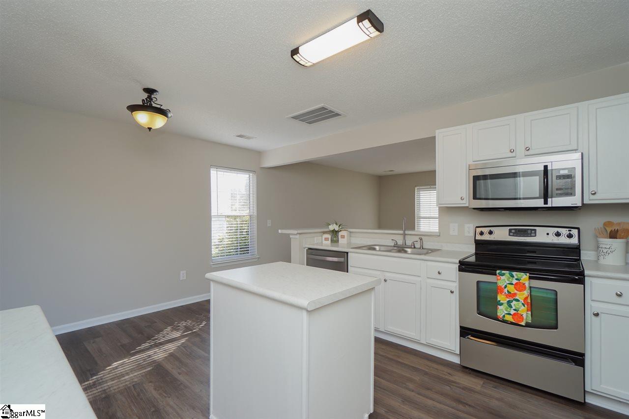 203 Hampton Ridge Drive Greer, SC 29651 - Photo 10 of 26 Gallery Image 10